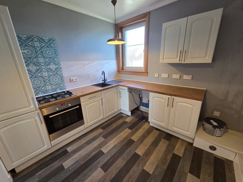 Property photo 3 of 9 Kitchen 