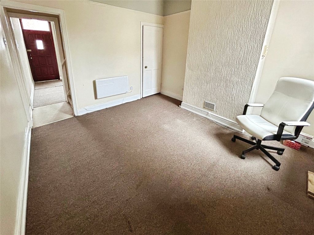 Property photo 3 of 8 Picture No. 20