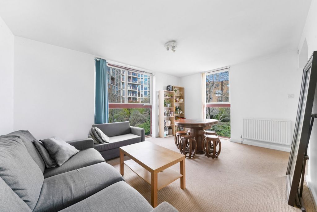 Property photo 2 of 18