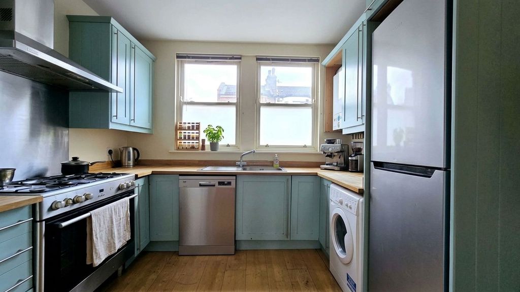 Property photo 2 of 11