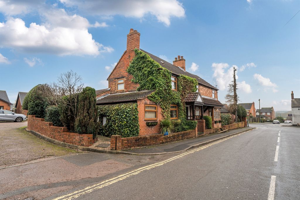 Property photo 2 of 34