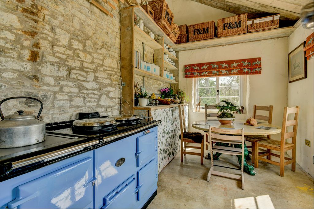 Property photo 3 of 31 Image