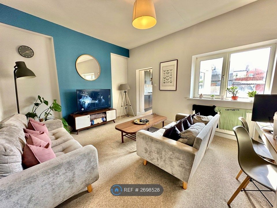 Property photo 1 of 12 Communal Living Room