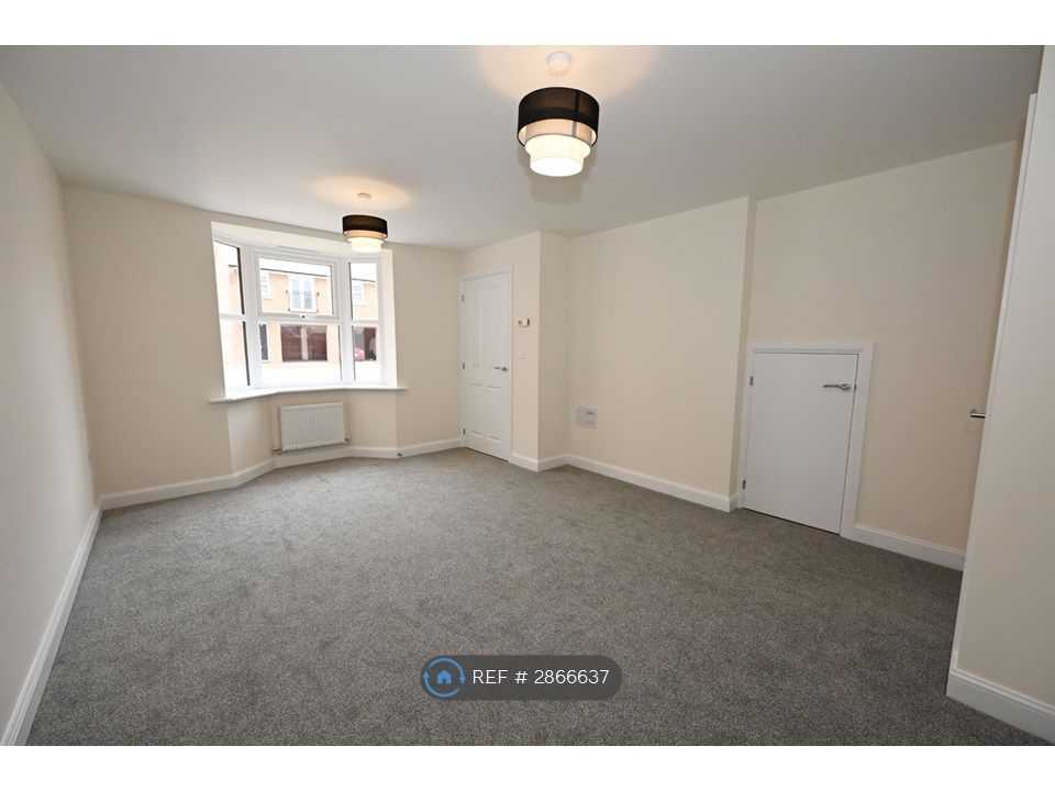 Property photo 2 of 14 Living Room