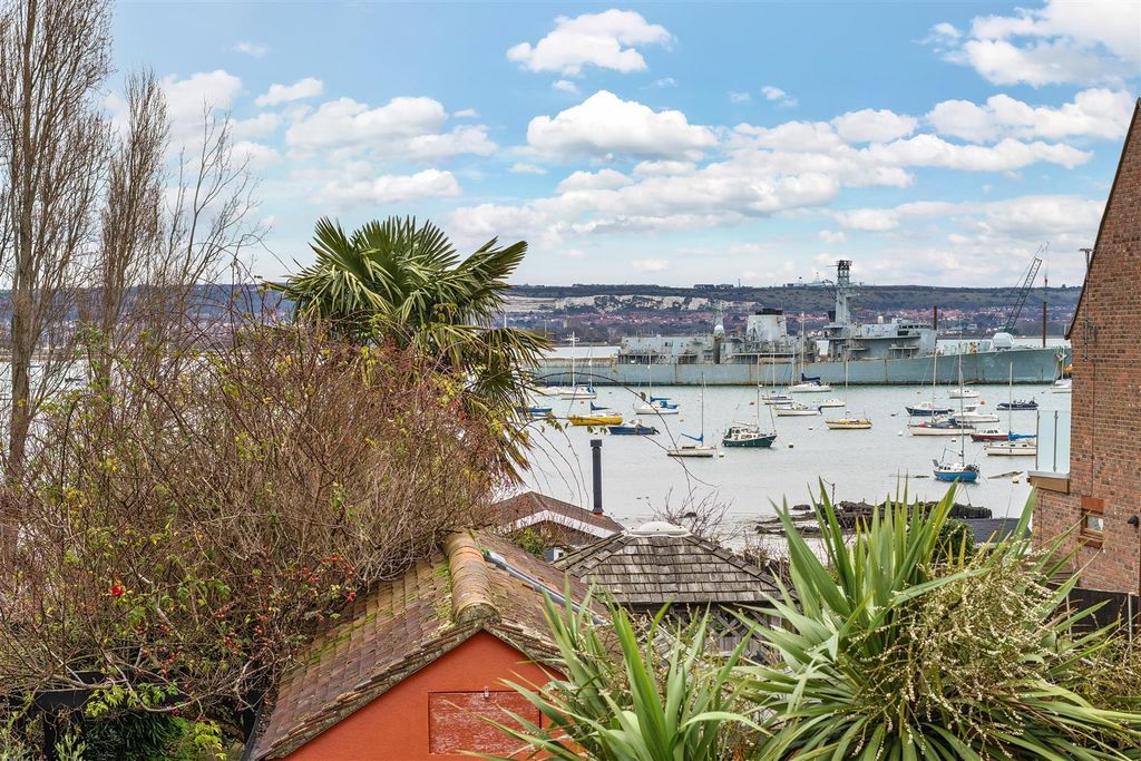 Property photo 3 of 26 Garden