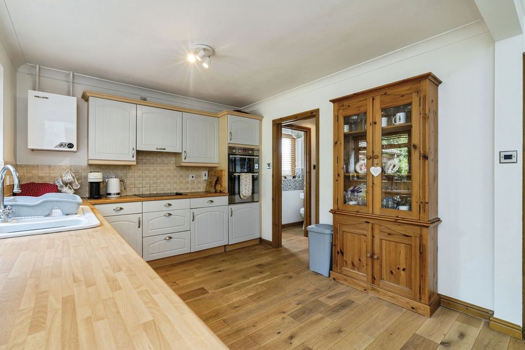 Property photo 2 of 17 Photo