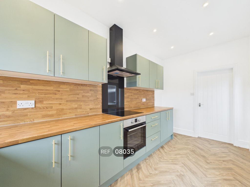 Property photo 3 of 21 Kitchen