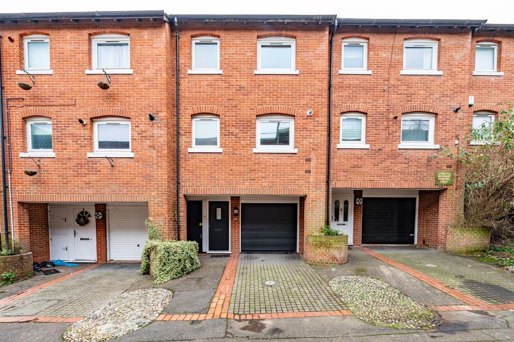 Property photo 1 of 27