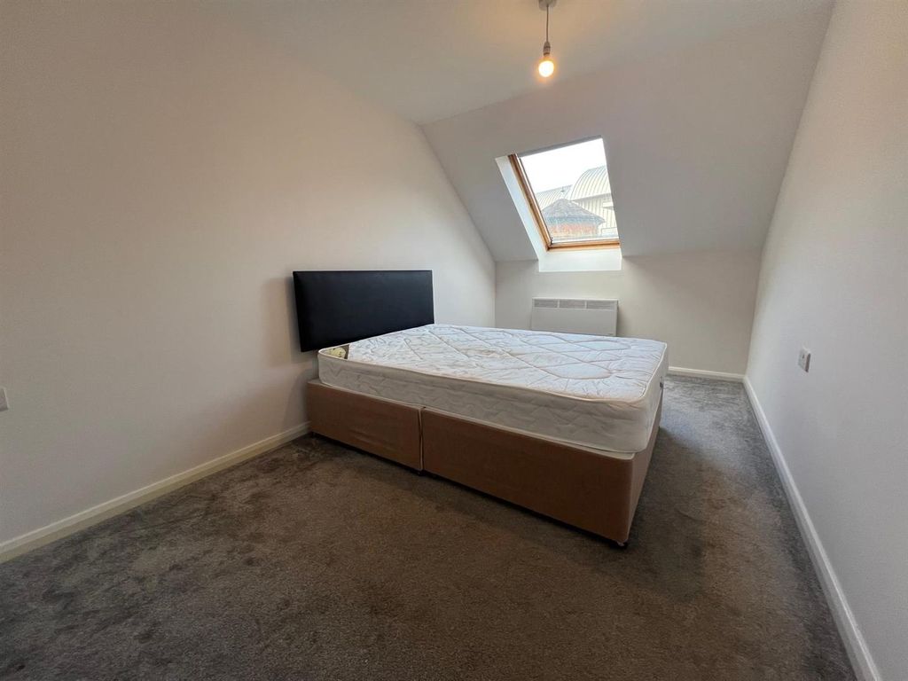 Property photo 2 of 5 Bedroom.Jpg