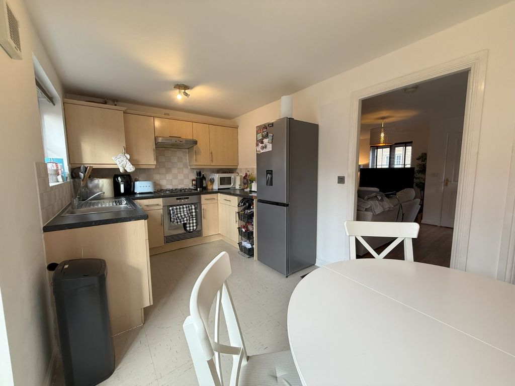 Property photo 3 of 12 Kitchen Diner