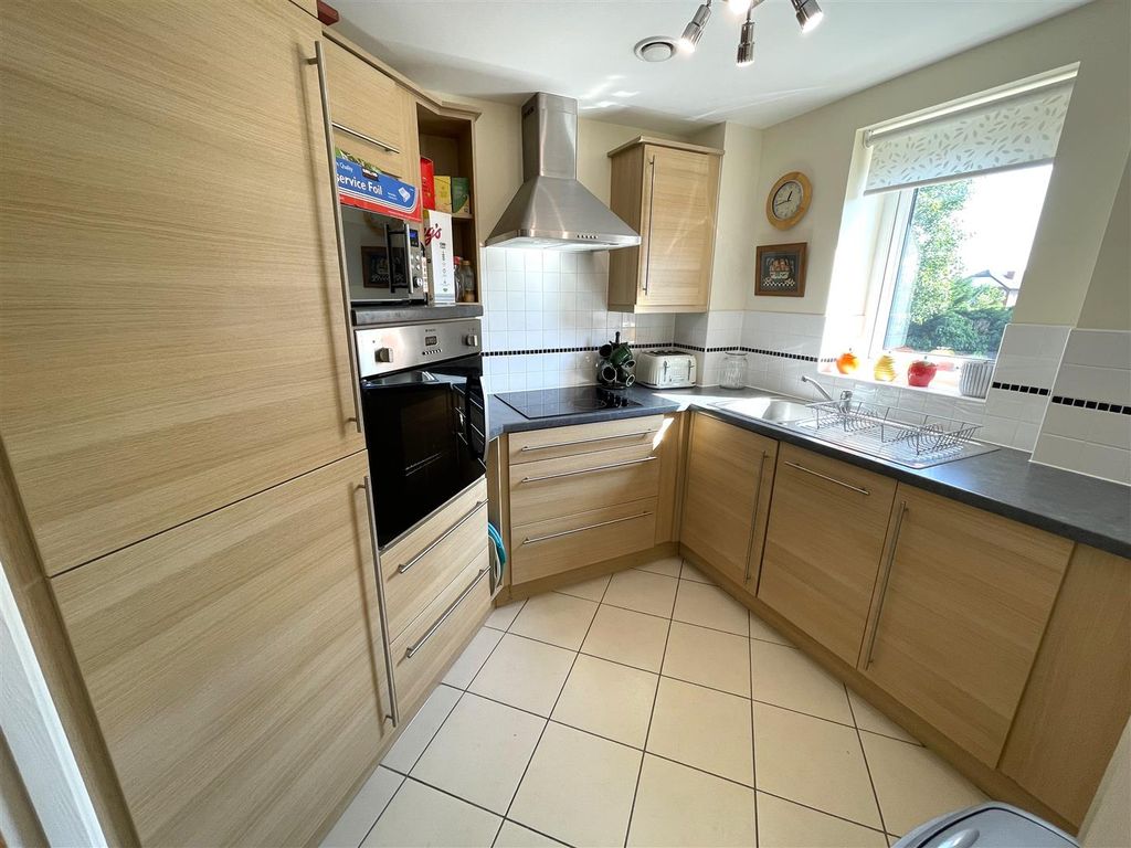 Property photo 2 of 19 Kitchen