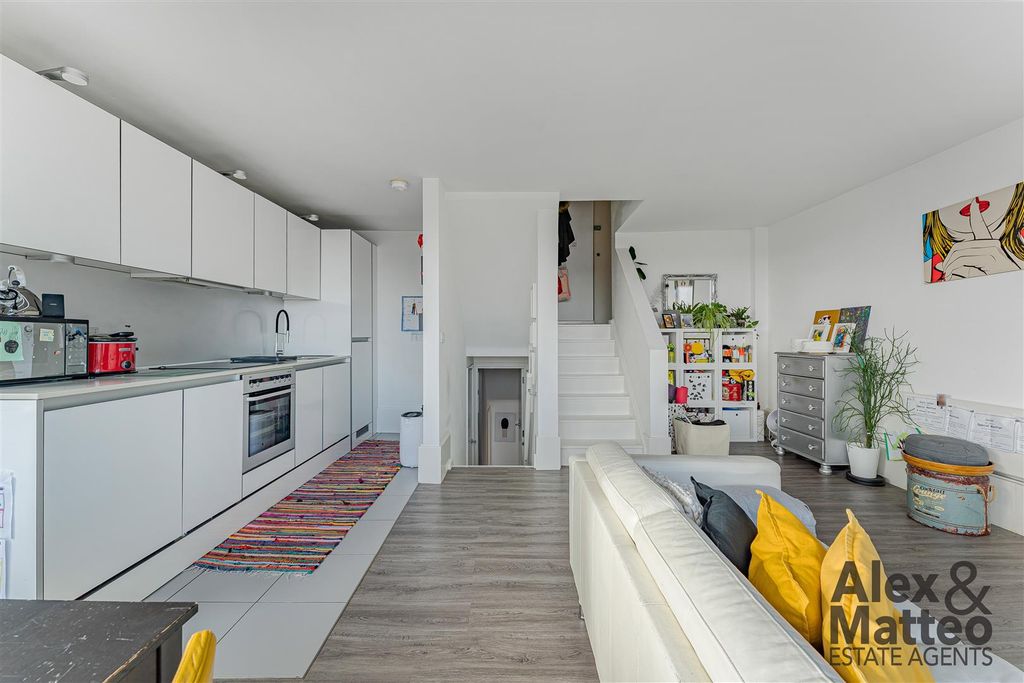 Property photo 2 of 18 Aragon Tower