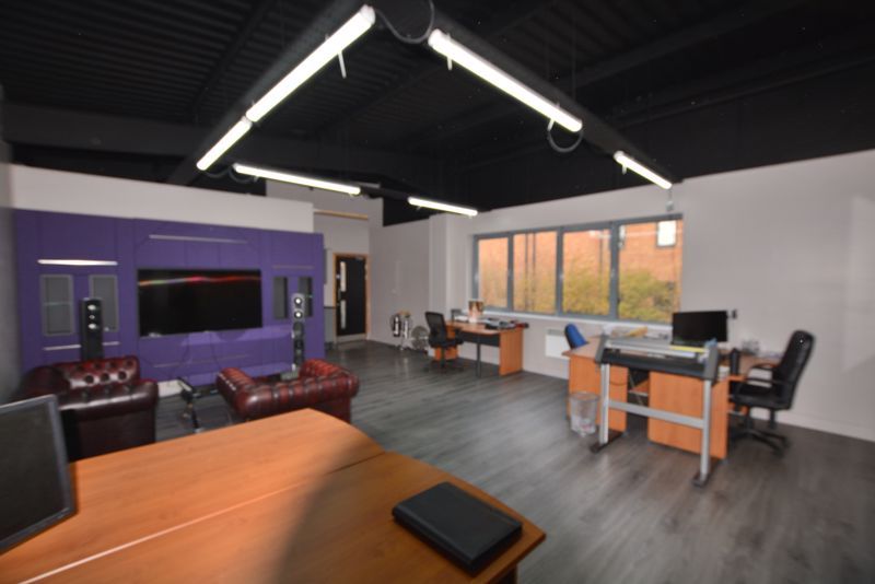 Property photo 3 of 7 Photo 6