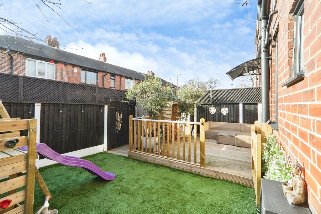 Property photo 2 of 19