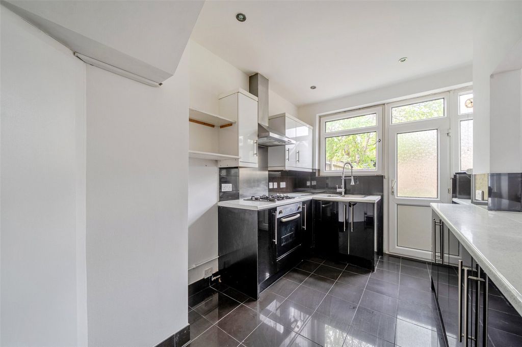 Property photo 3 of 20 Picture No. 06