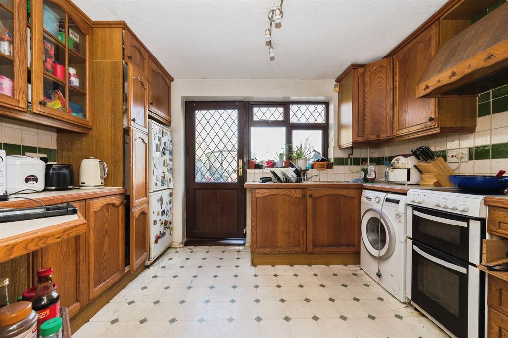 Property photo 3 of 7