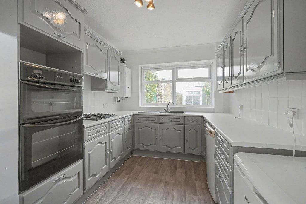 Property photo 3 of 9 20260321062001_Dsc02