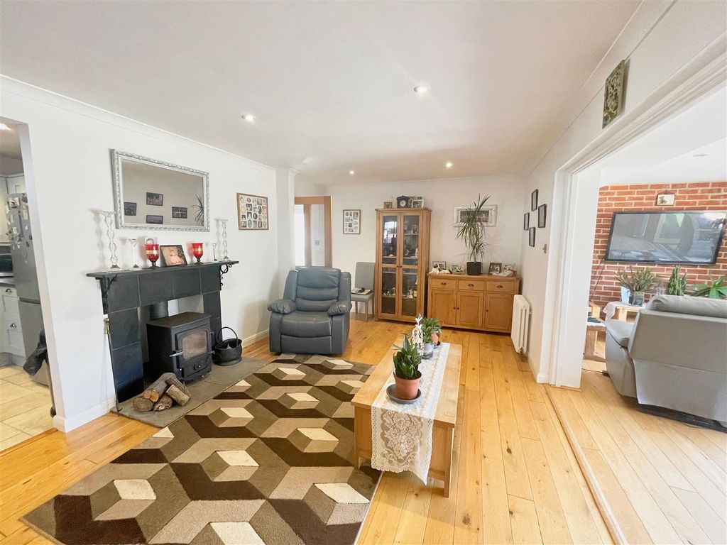 Property photo 3 of 12 7.Jpg