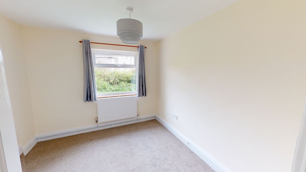 Property photo 3 of 8 Fern-Bank-Court-Flat