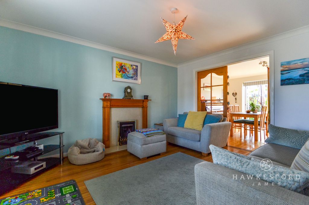 Property photo 2 of 17 The Street, Bapchild - Lounge