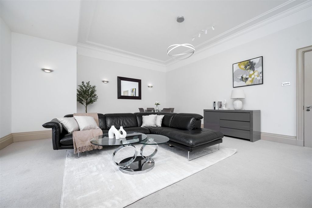 Property photo 3 of 11 P03 (40).Jpg