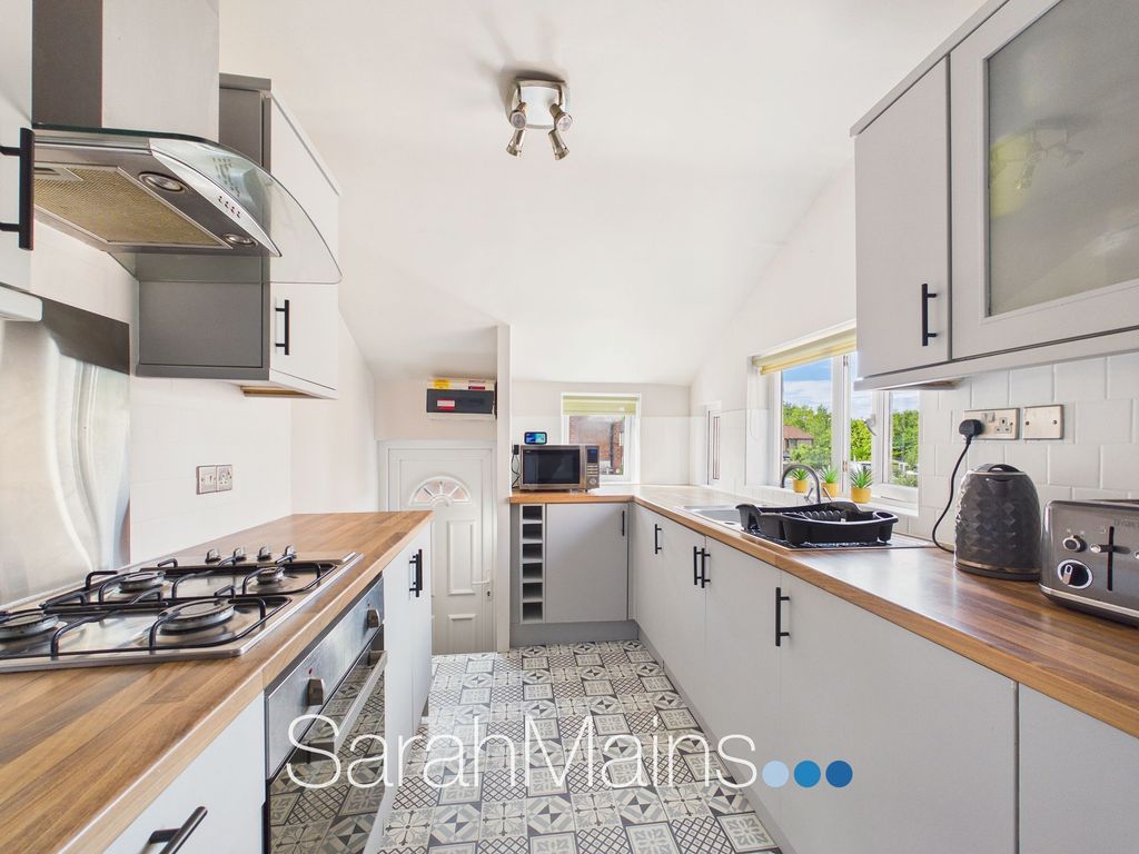 Property photo 2 of 10 Kitchen