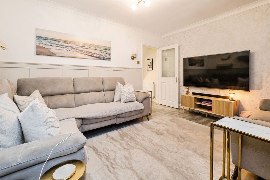 Property photo 3 of 18 Pbox-Img.Jpg