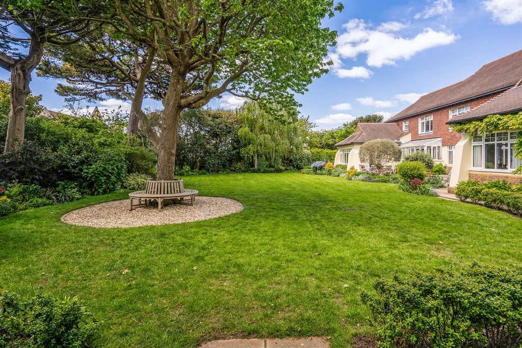 Property photo 3 of 54 90250_21-Middle-Street-Shoreham  (90).Jpg