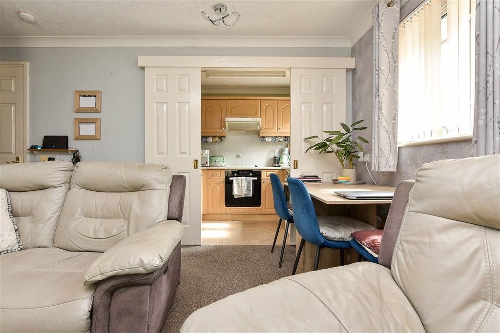 Property photo 3 of 8 Lounge/Diner