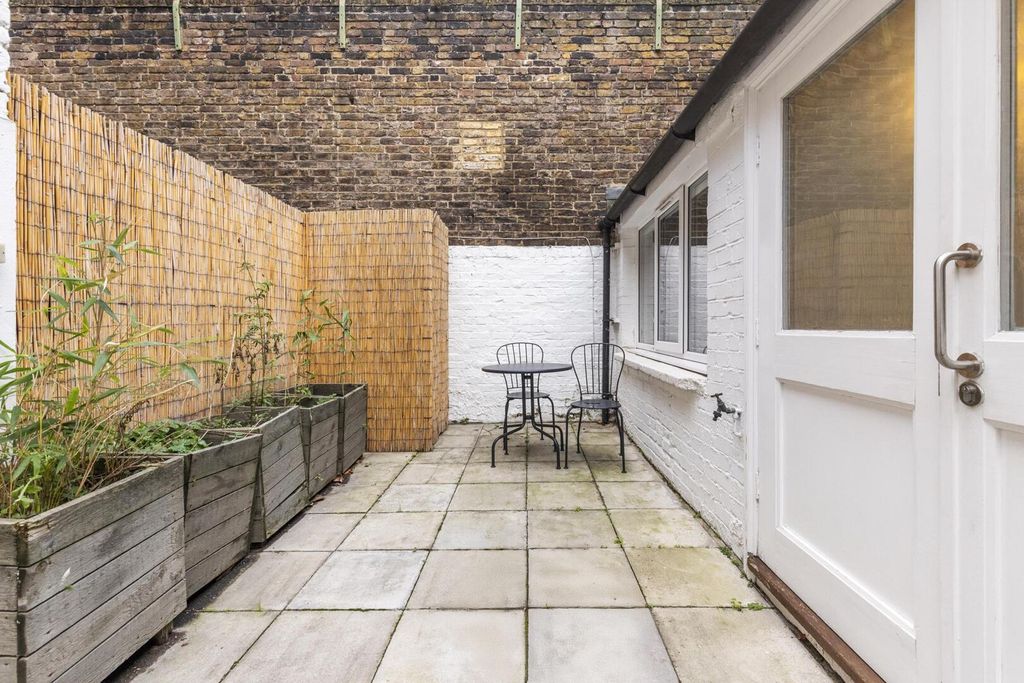 Property photo 2 of 10 Terrace / Patio