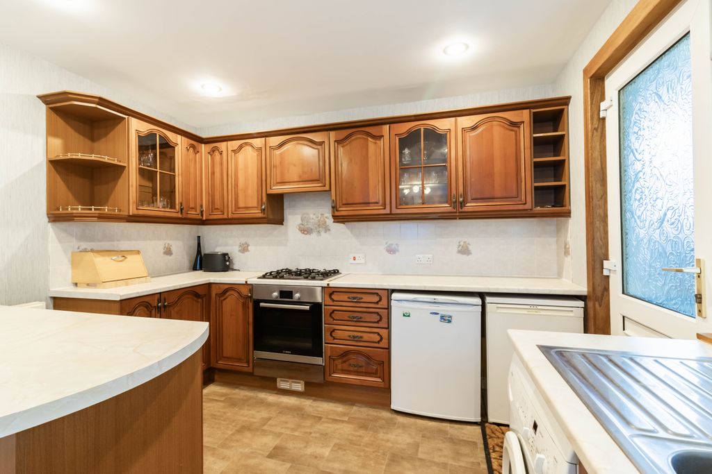 Property photo 1 of 33 Dining Kitchen