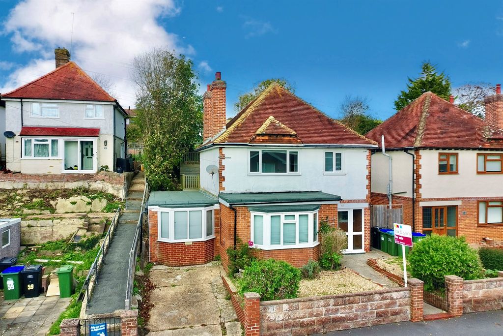 Property photo 1 of 16