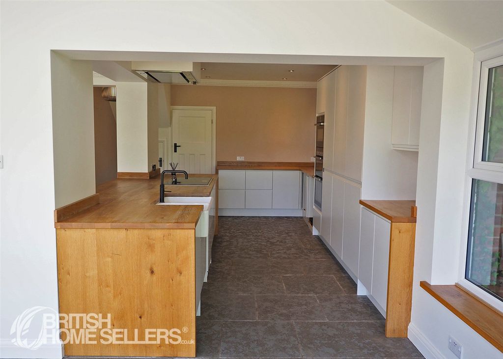 Property photo 3 of 34 Picture No. 28