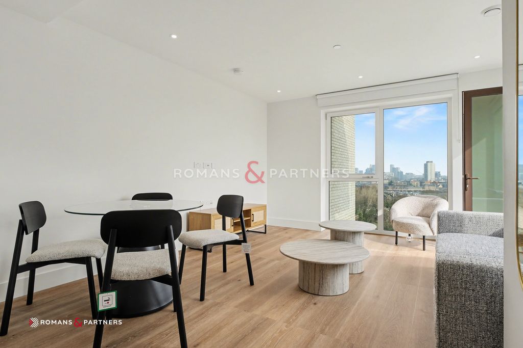 Property photo 2 of 21