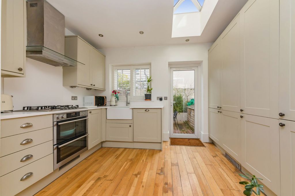 Property photo 3 of 20