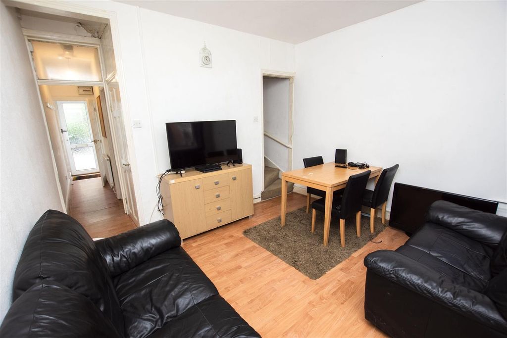 Property photo 1 of 10 Approach