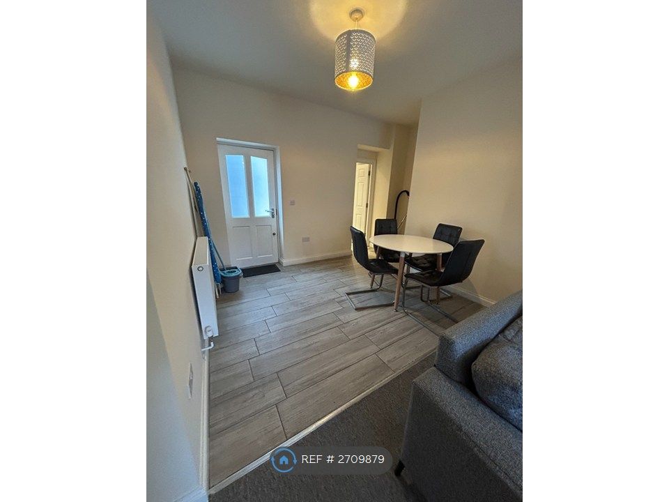 Property photo 3 of 16 Dining Area