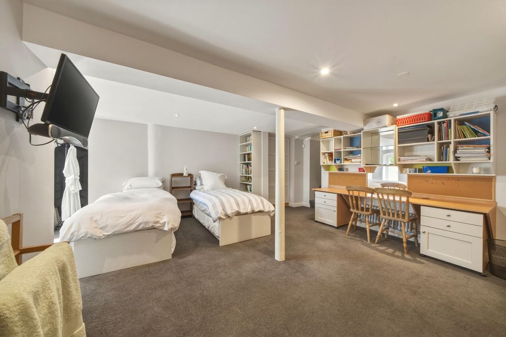 Additional image 19 of 4 bed flat for saleNewcastle Drive, The Park NG7