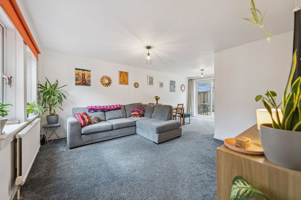 Property photo 3 of 28