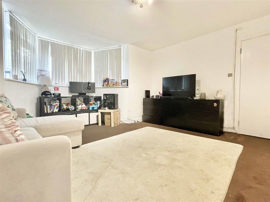 Property photo 2 of 8 l3.Jpg