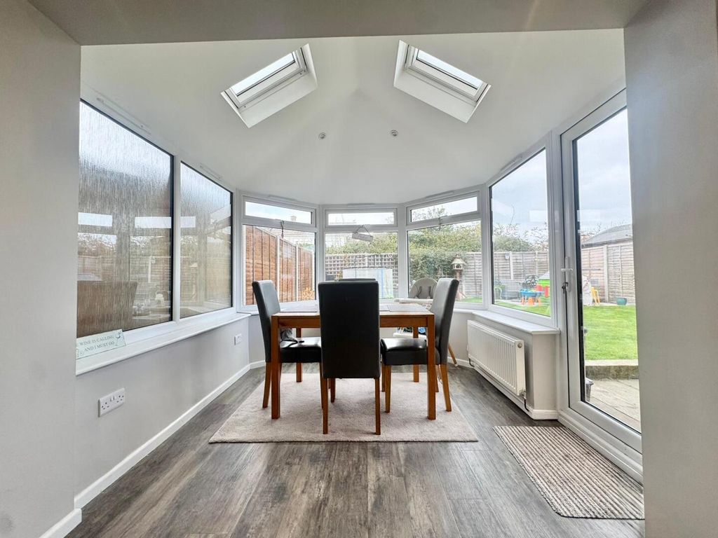 Property photo 3 of 21 Conservatory