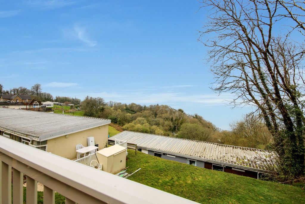 Property photo 1 of 13 0D37658F-Be2D-4046-Ad3E-6E9Ebaf85348