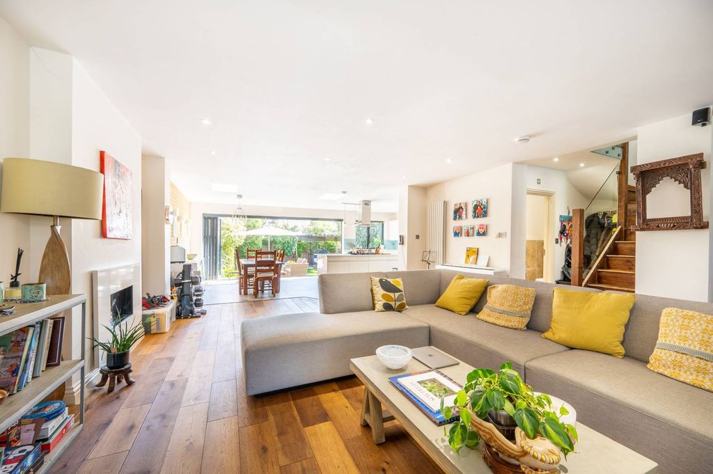 Property photo 3 of 23