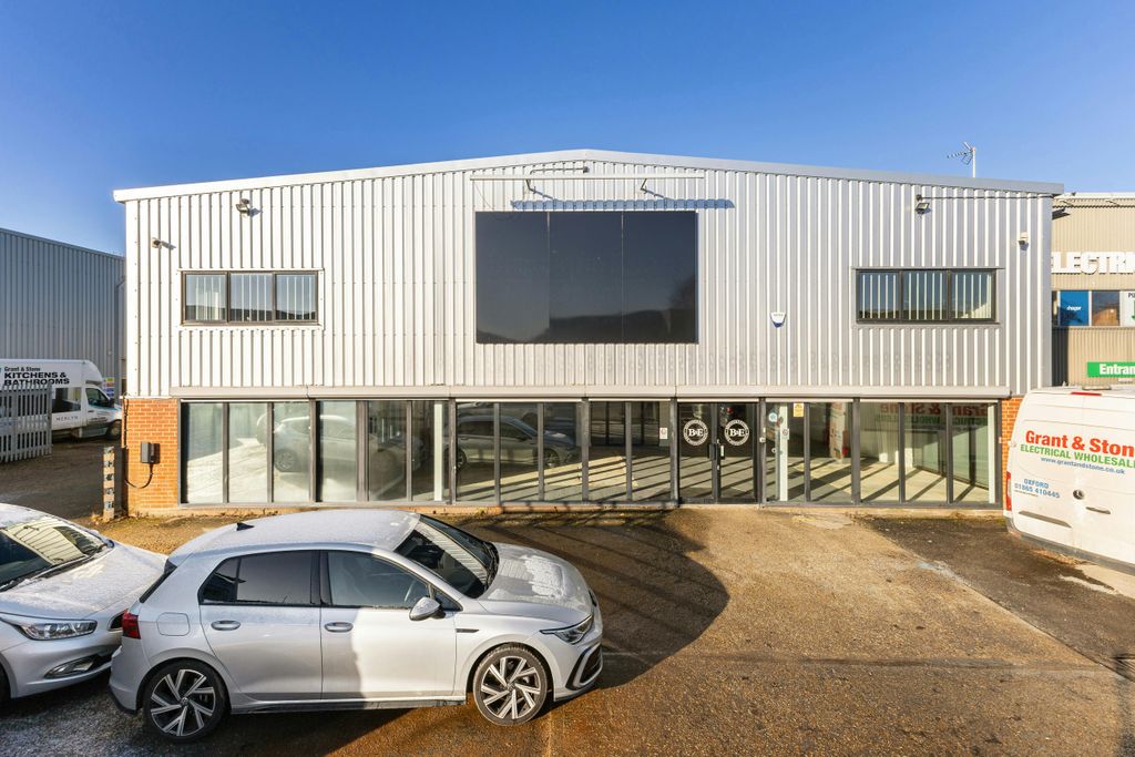 Property photo 1 of 40 101955_4-12-Kempson-Close-Gatehouse-Way (4).Jpg