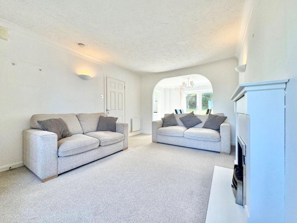 Property photo 3 of 17 Living Room