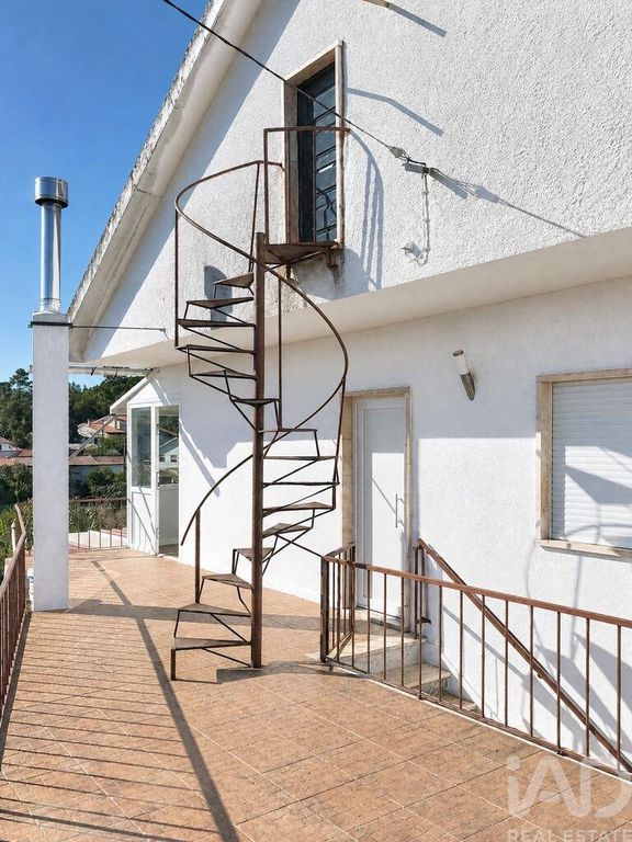 Property photo 2 of 40
