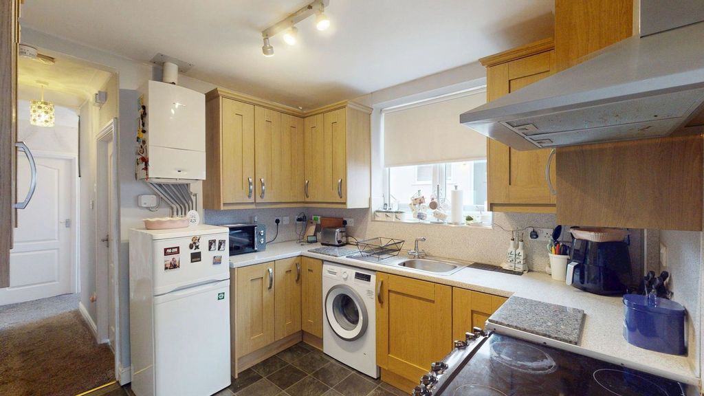 Property photo 3 of 14 Kitchen