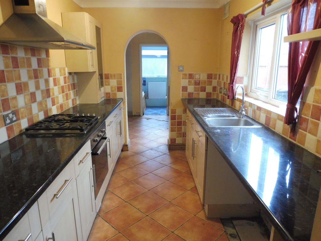 Property photo 2 of 7 Kitchen
