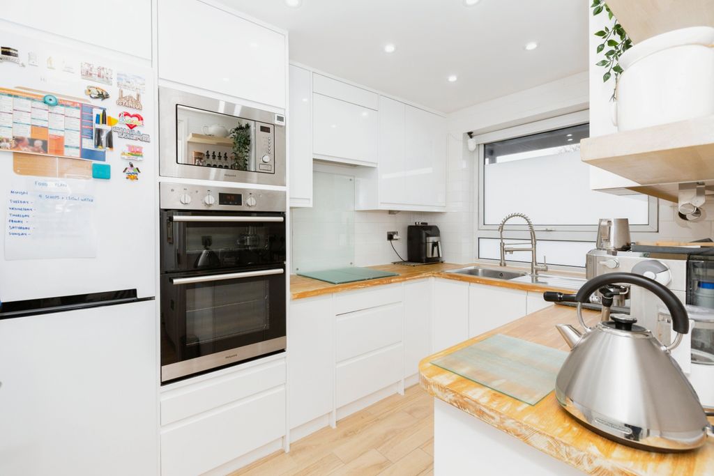 Property photo 2 of 15 Kitchen