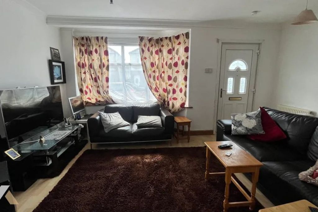 Property photo 3 of 10